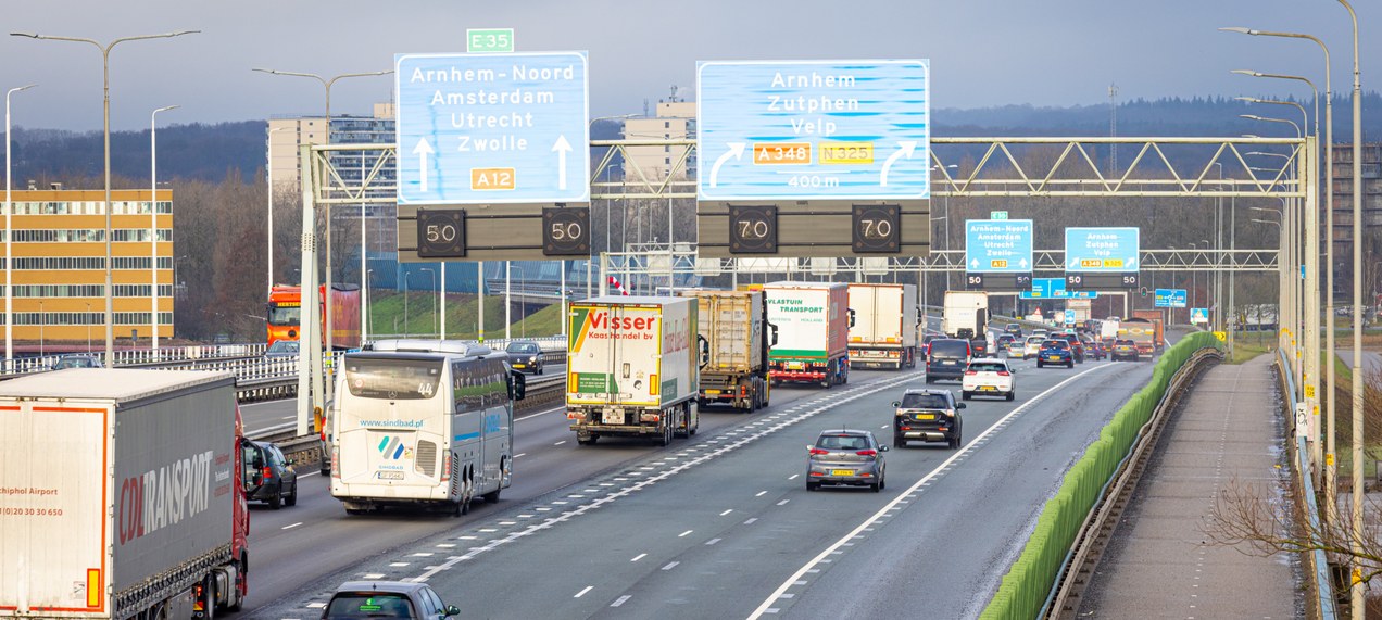 Groot onderhoud IJsselbrug leidt tot forse verkeershinder op A12